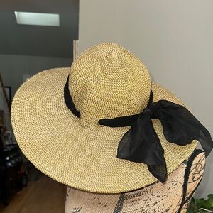 Elegant Women's Straw Hat with Black Ribbon